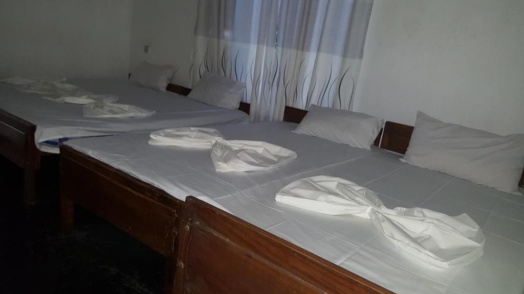 Hotel Sisilthera Anuradhapura Ngoại thất bức ảnh